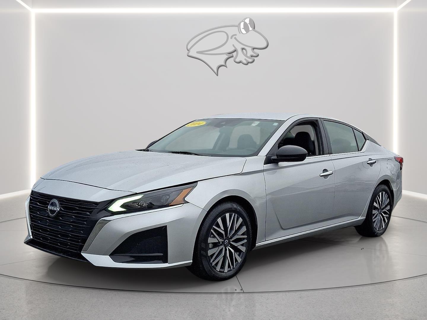 Brilliant Silver Metallic 2024 Nissan Altima 2.5 SV FWD Sedan Front-Wheel Drive Continuously Variable Transmission