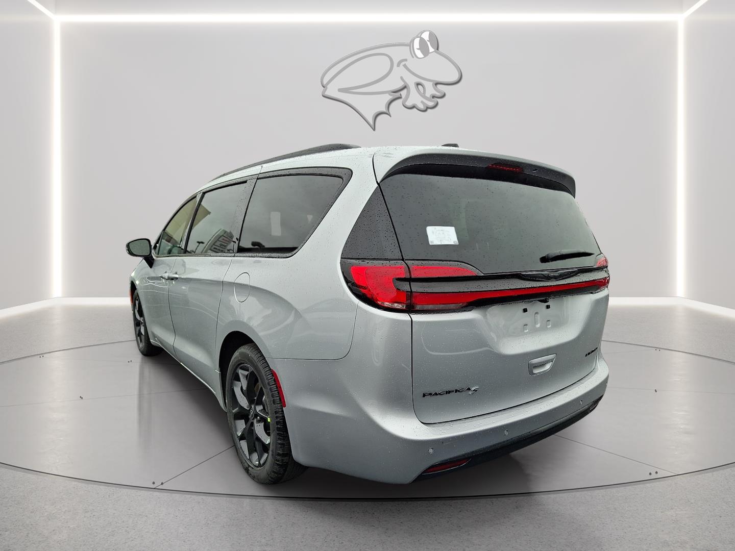 View vehicle photo 3