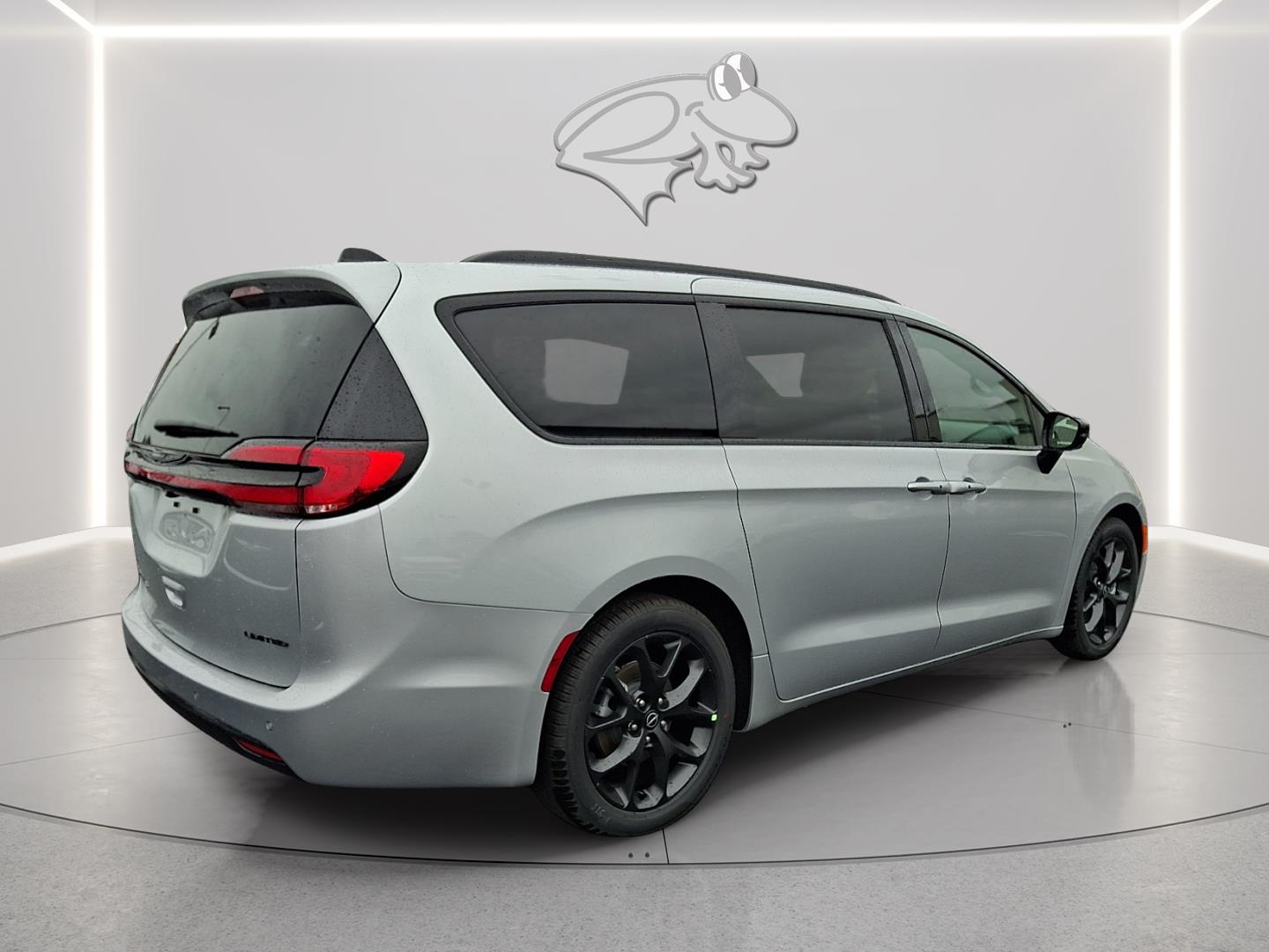 View vehicle photo 4