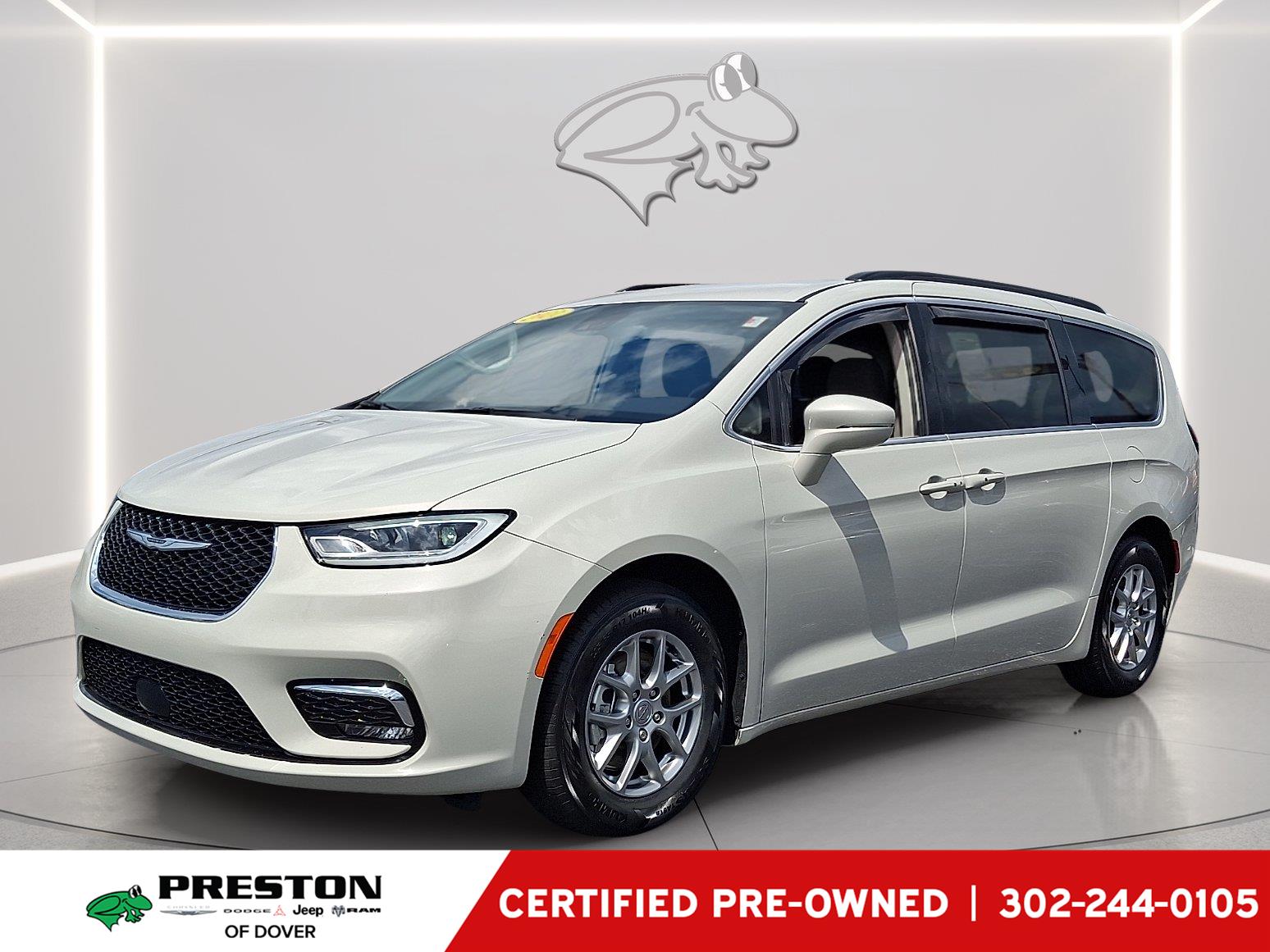 Luxury White Pearlcoat 2021 Chrysler Pacifica Minivan Front-Wheel Drive 9-Speed Automatic