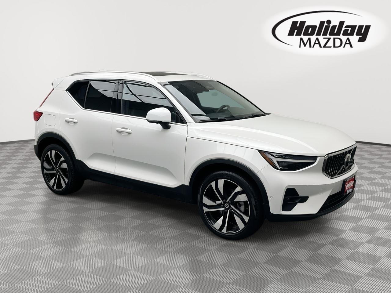 2023 Volvo XC40 B5 Ultimate Bright Theme AWD