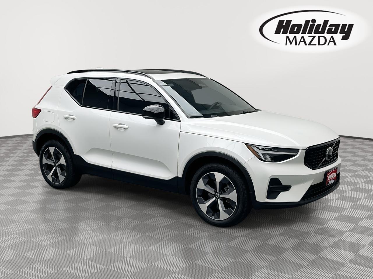  2026 Volvo XC40 B5 Core AWD   
