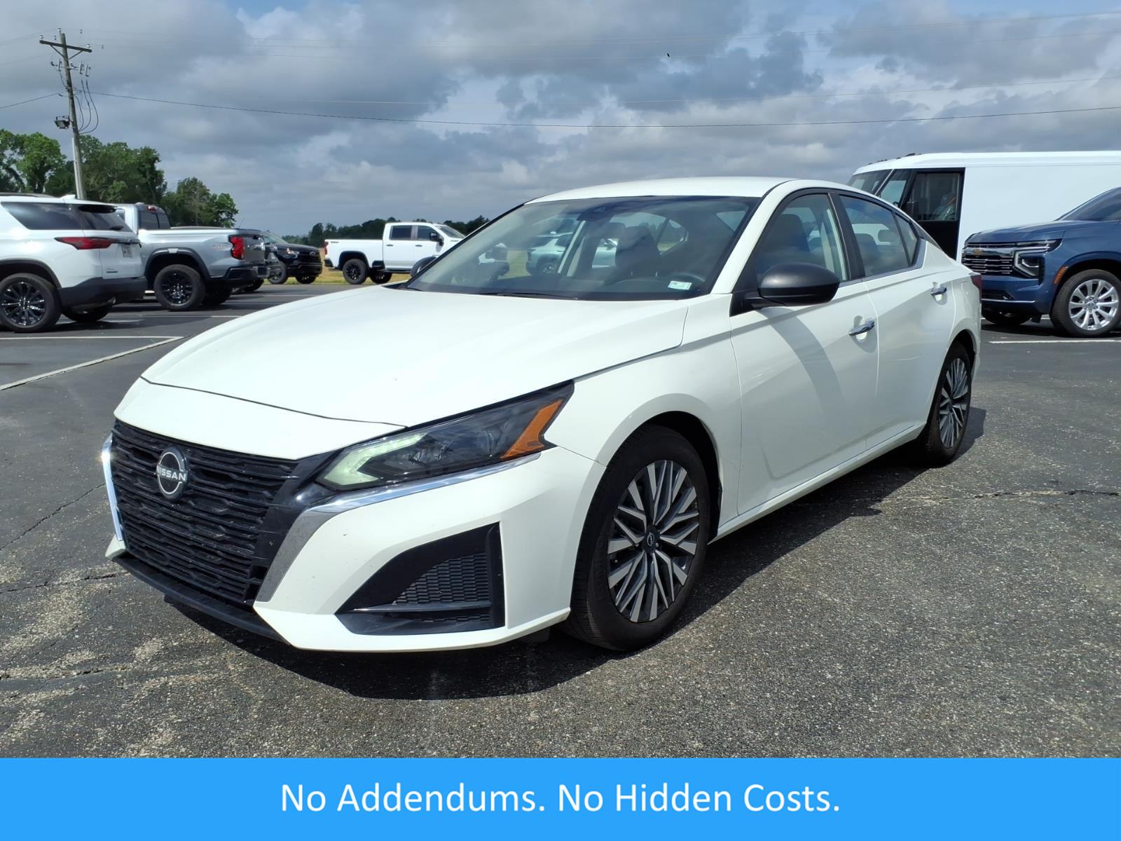 Glacier White 2025 Nissan Altima Sedan Front-Wheel Drive Continuously Variable Transmission