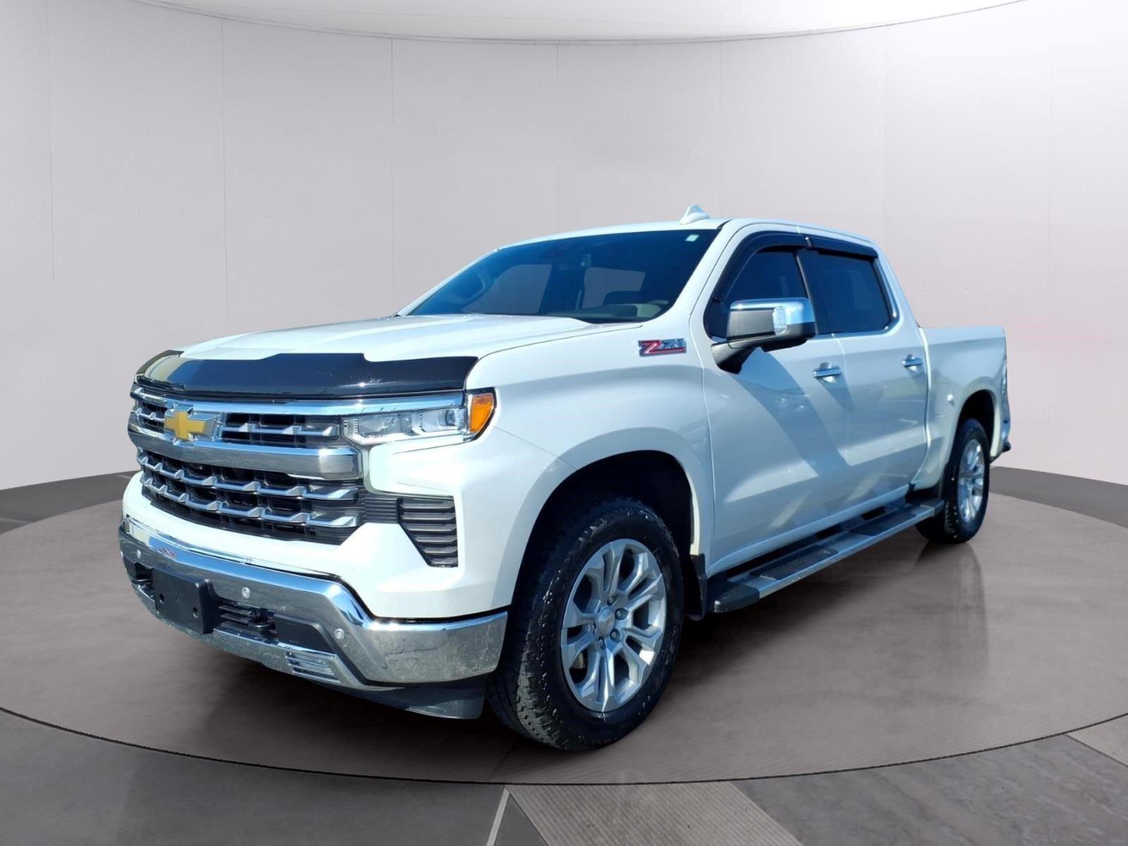 White (Iridescent Pearl Tricoat) 2024 Chevrolet Silverado 1500 Pickup Truck Four-Wheel Drive Automatic