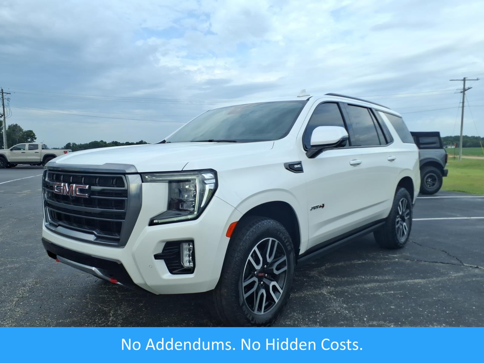 White Frost Tricoat 2024 GMC Yukon SUV / Crossover Four-Wheel Drive Automatic