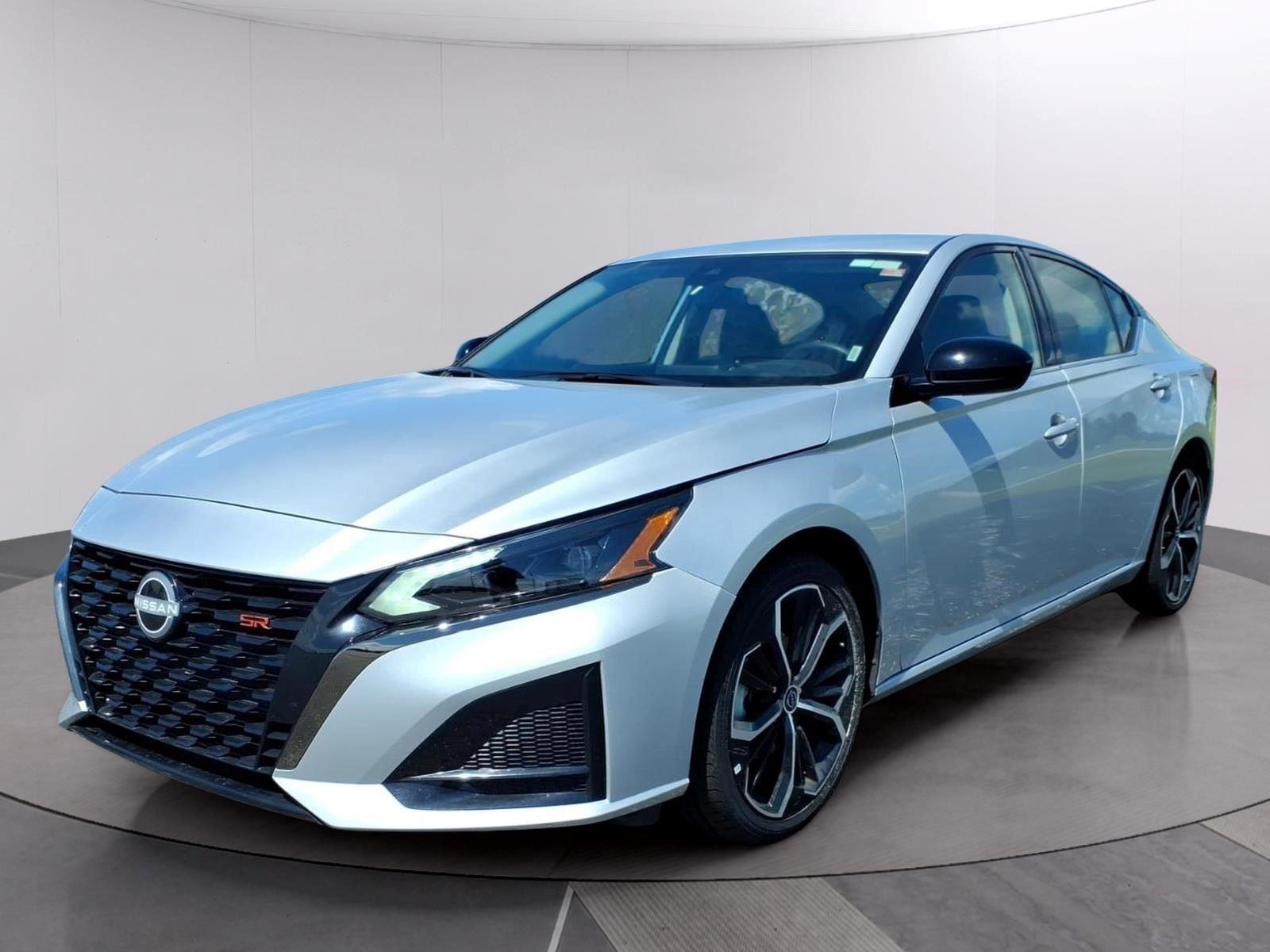 Brilliant Silver Metallic 2025 Nissan Altima Sedan Front-Wheel Drive Continuously Variable Transmission
