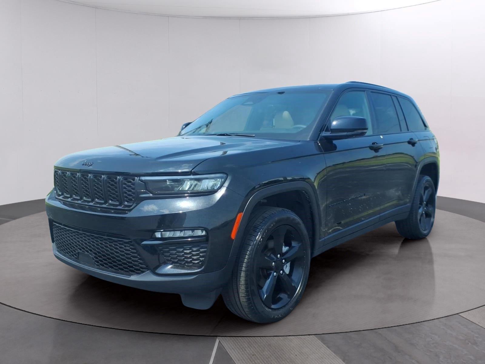 Diamond Black Crystal Pearlcoat 2025 Jeep Grand Cherokee SUV / Crossover 4X2 8-Speed Automatic