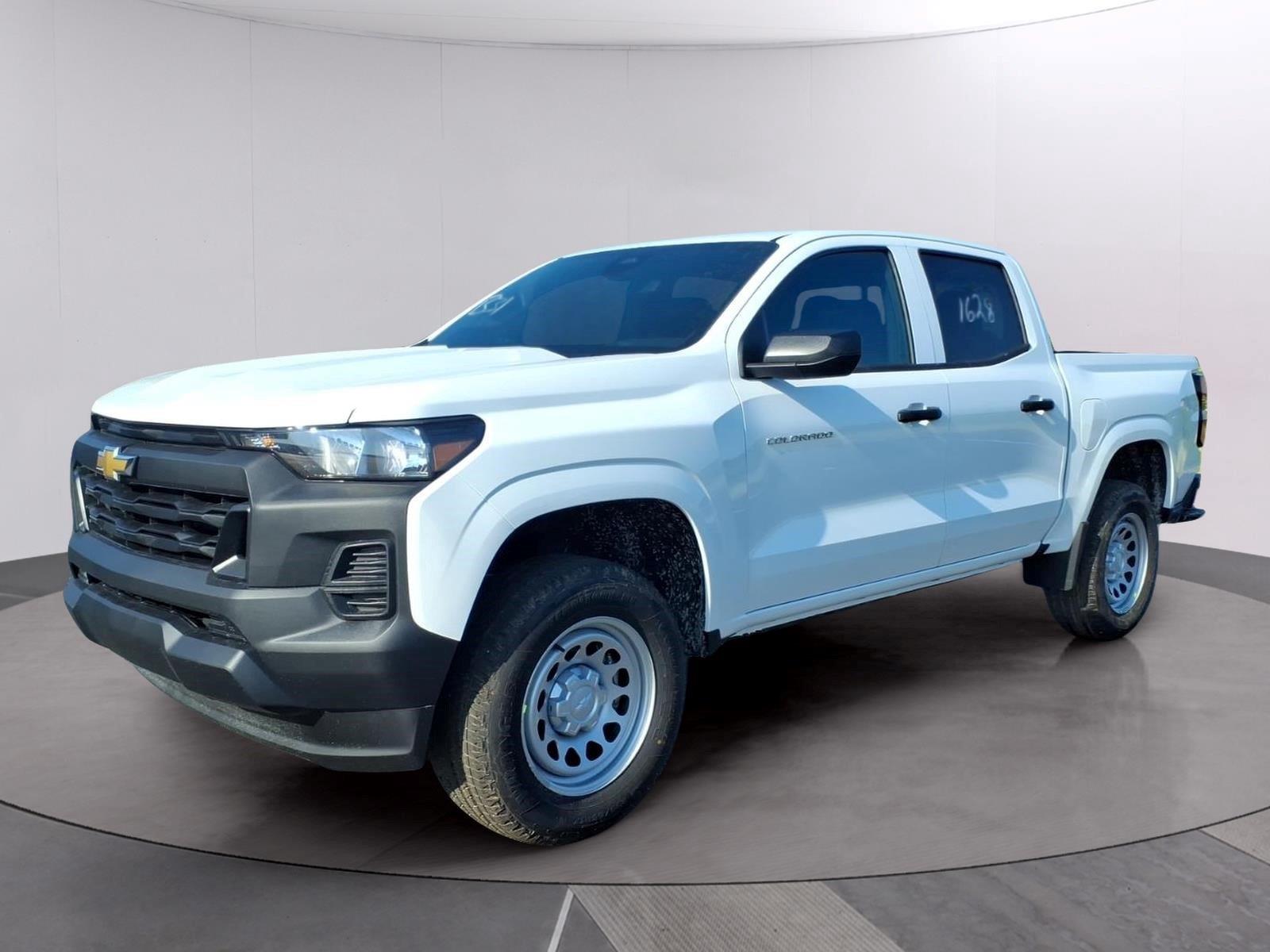 Summit White 2026 Chevrolet Colorado Pickup Truck 4X2 8-Speed Automatic