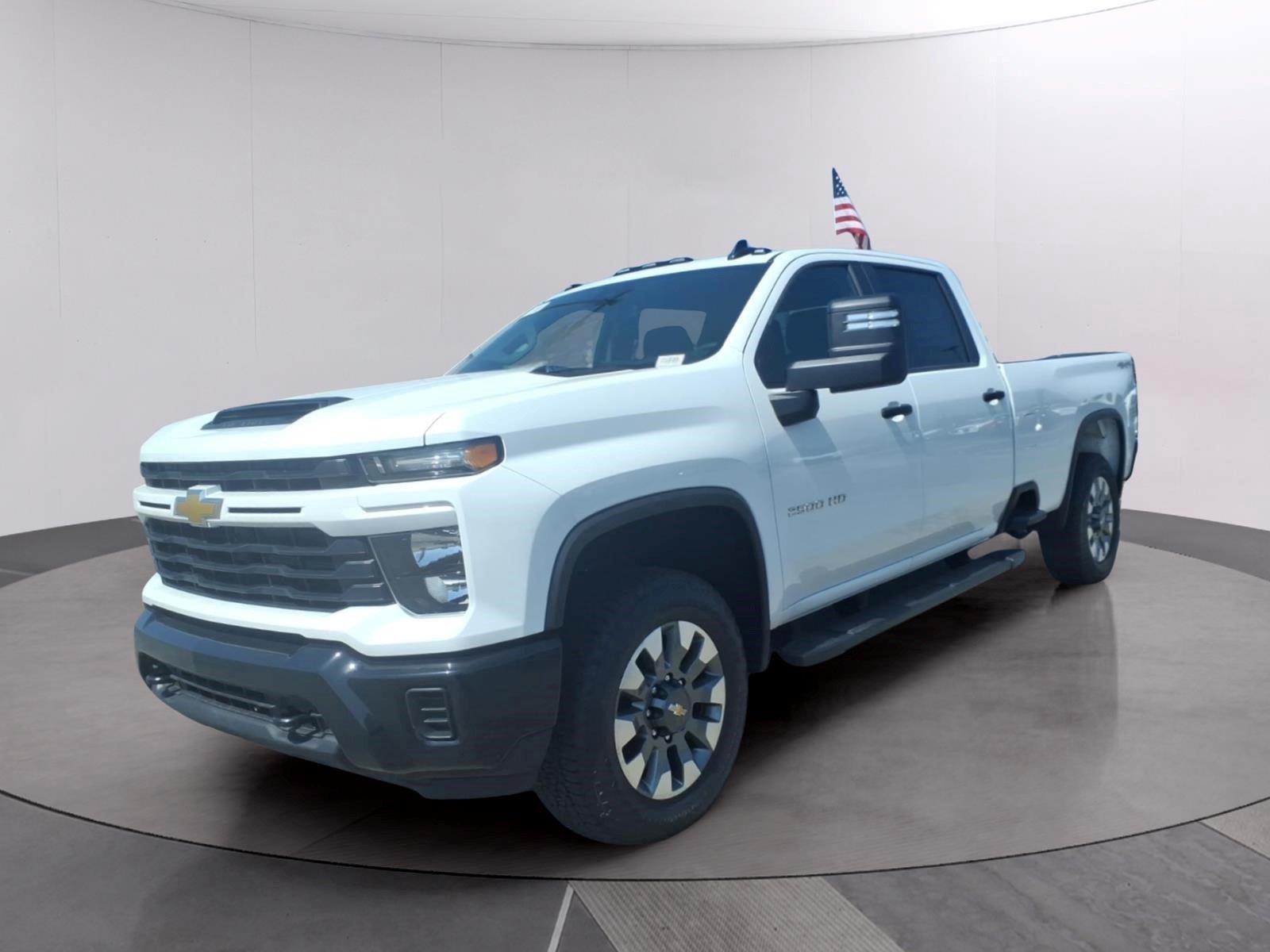 Summit White 2026 Chevrolet Silverado 2500HD Pickup Truck Four-Wheel Drive Automatic