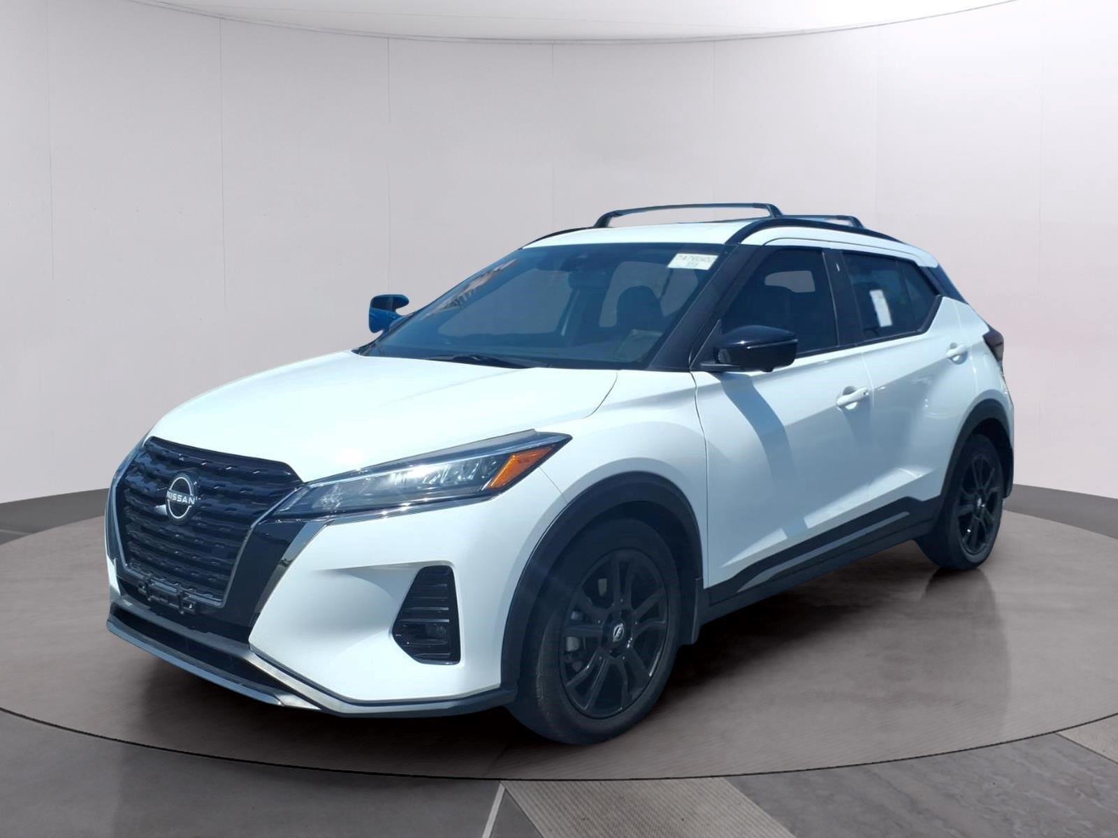  2023 Nissan Kicks SR FWD   