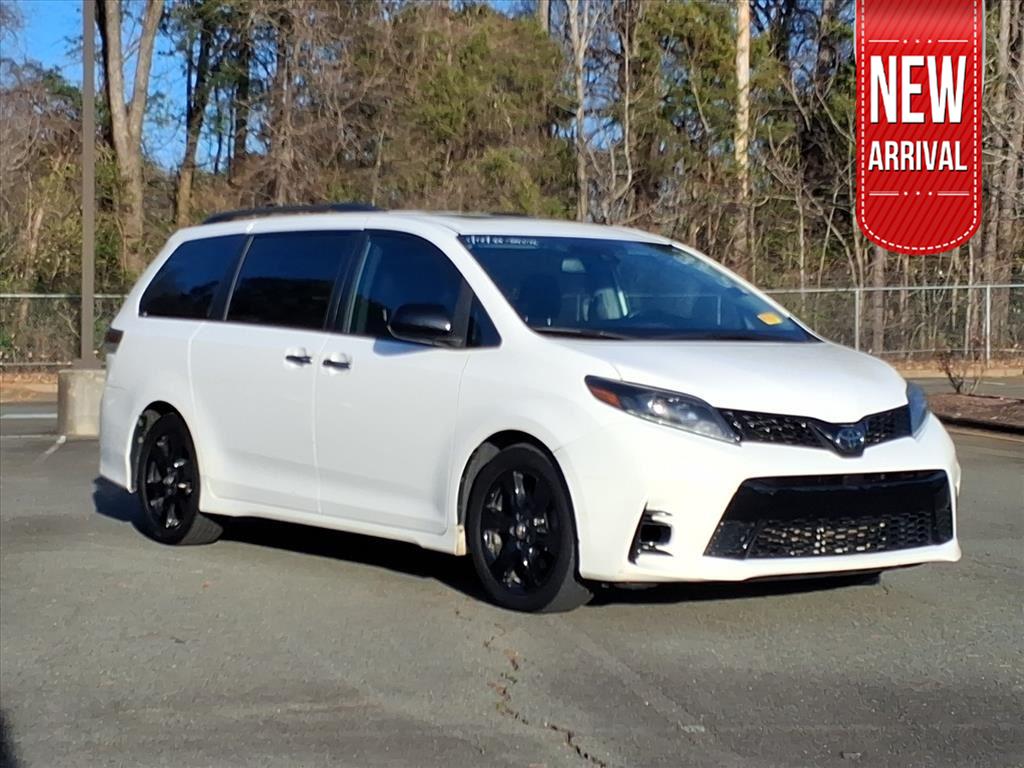 2020 Toyota Sienna SE 8-Passenger FWD