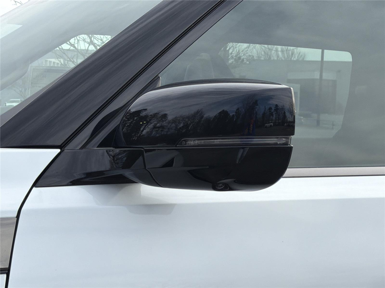 New 2026 Radiant White INFINITI SPORT image 31