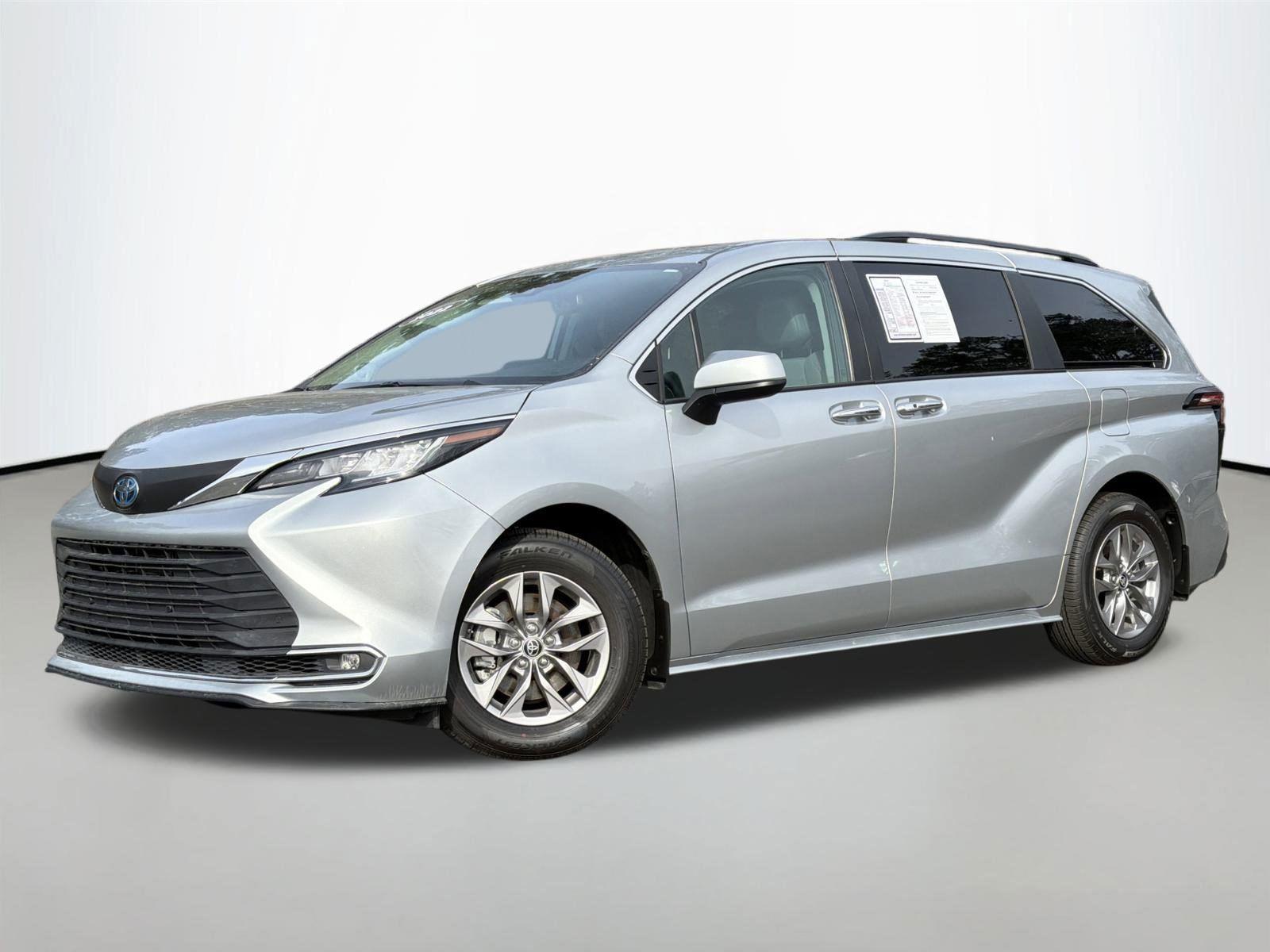 2022 Toyota Sienna XLE 7-Passenger FWD