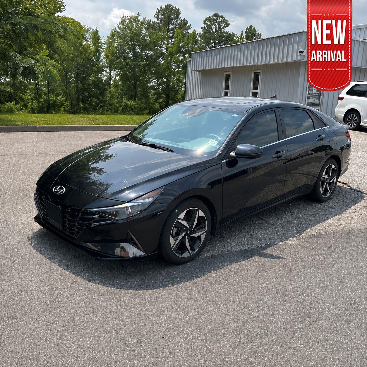 Phantom Black 2022 Hyundai Elantra Sedan Front-Wheel Drive Continuously Variable Transmission
