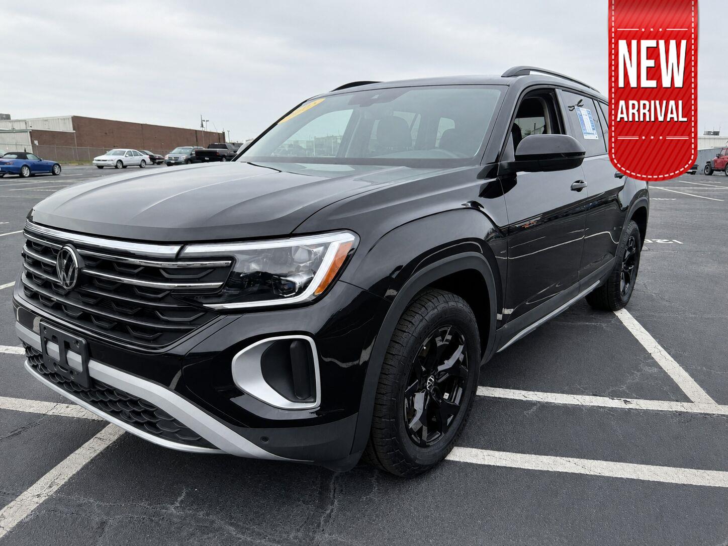 Deep Black Pearl 2025 Volkswagen Atlas SUV / Crossover All-Wheel Drive Automatic