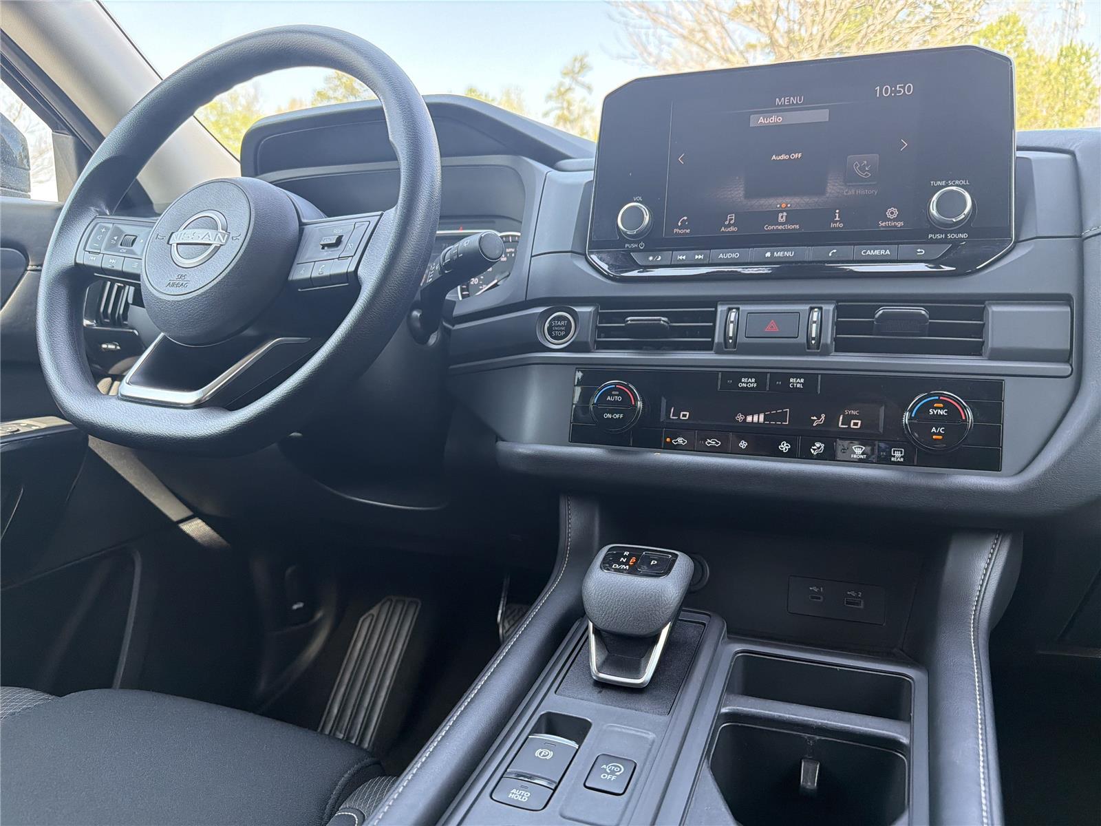 View vehicle photo 3