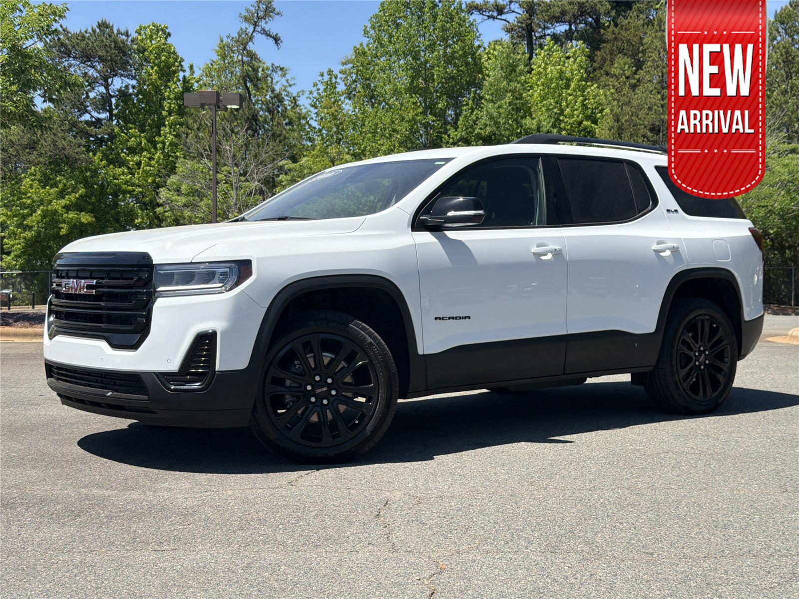 Summit White 2023 GMC Acadia SLE FWD SUV / Crossover Front-Wheel Drive 9-Speed Automatic