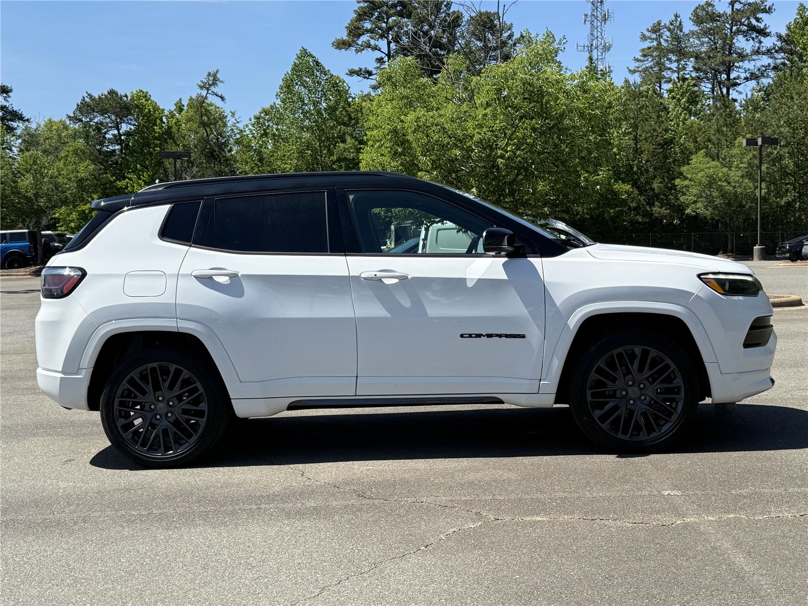 Used 2022 Bright White Clearcoat Jeep High Altitude image 27
