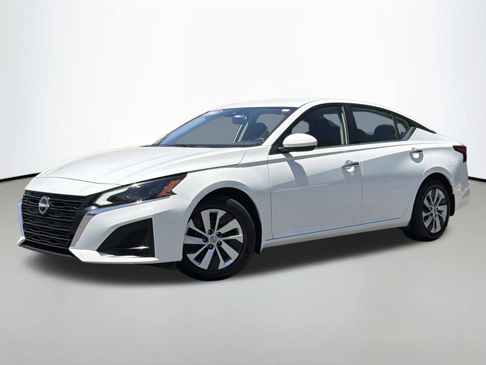 Glacier White 2023 Nissan Altima 2.5 S FWD Sedan Front-Wheel Drive Continuously Variable Transmission