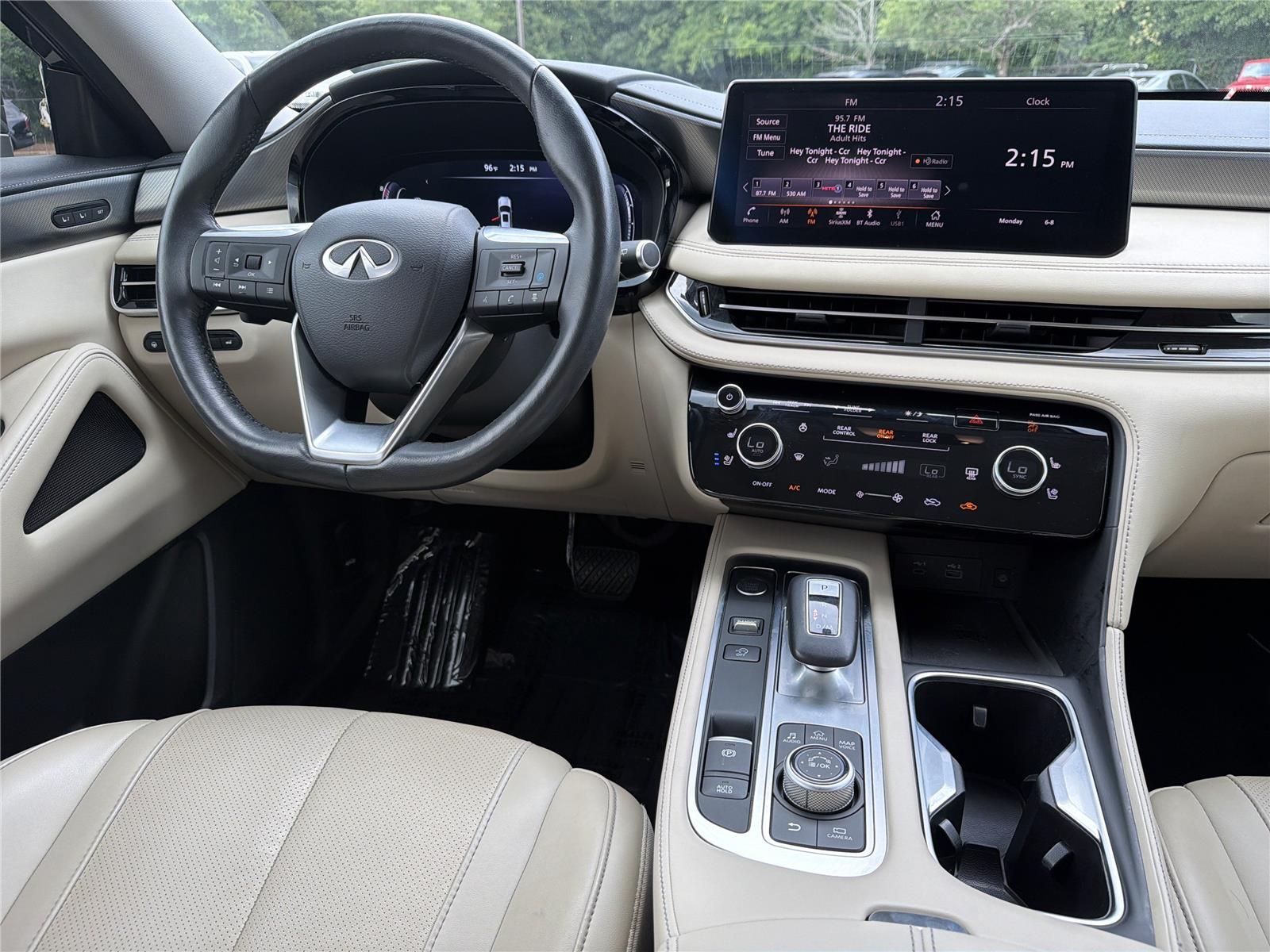 Certified Used 2024 Mineral Black INFINITI LUXE image 3