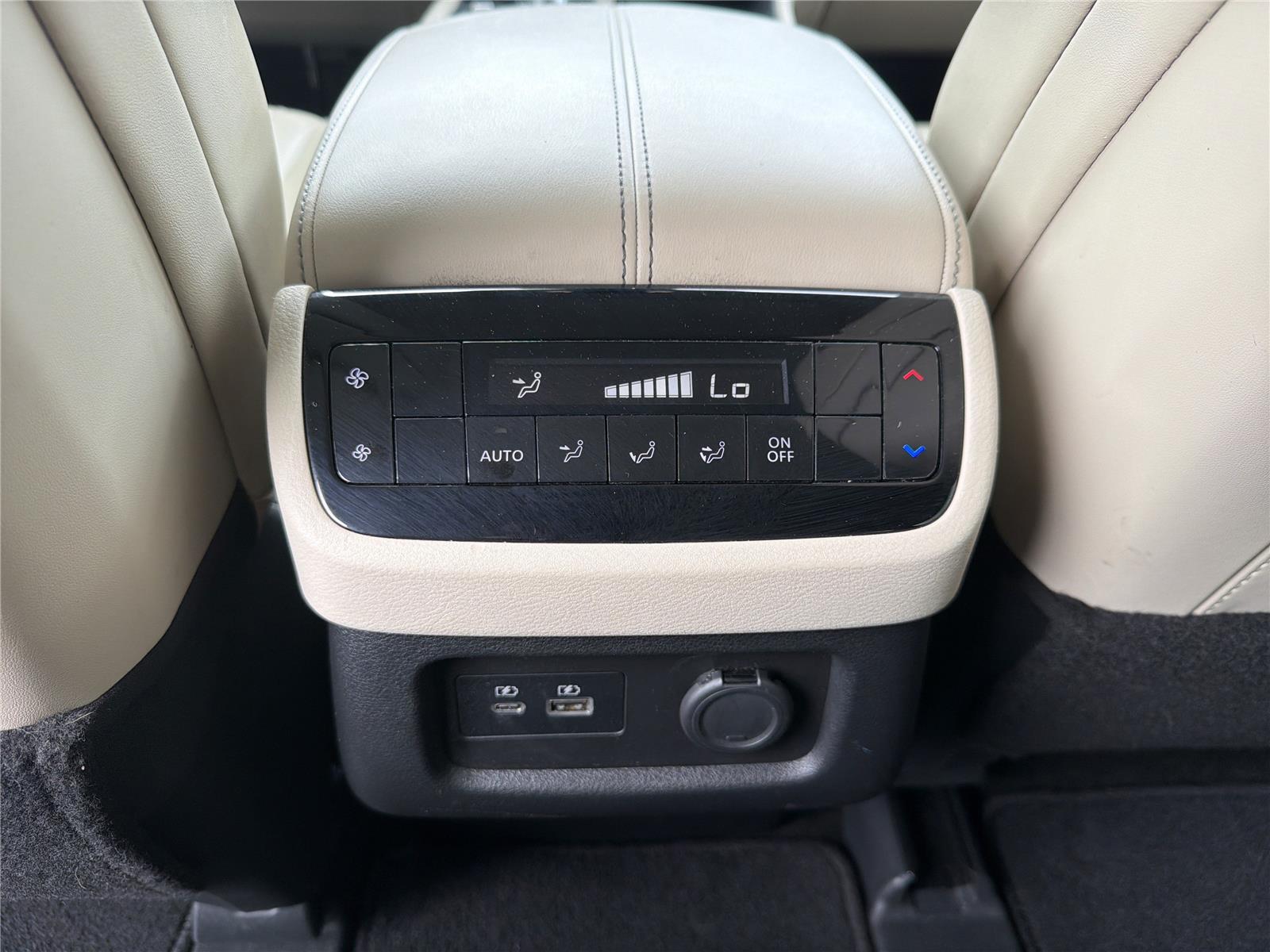 Certified Used 2024 Mineral Black INFINITI LUXE image 4