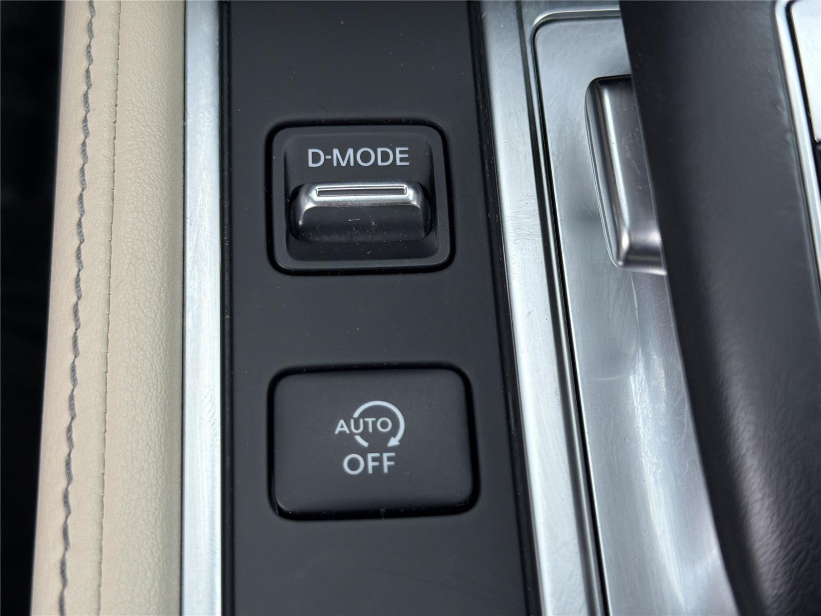 Certified Used 2024 Mineral Black INFINITI LUXE image 13