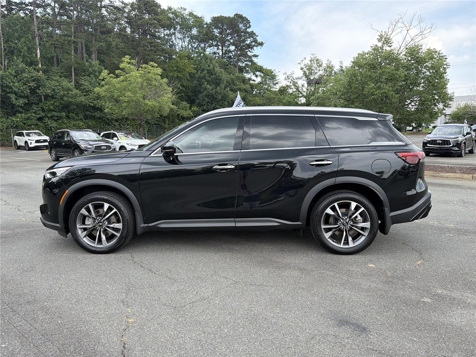 Certified Used 2024 Mineral Black INFINITI LUXE image 25