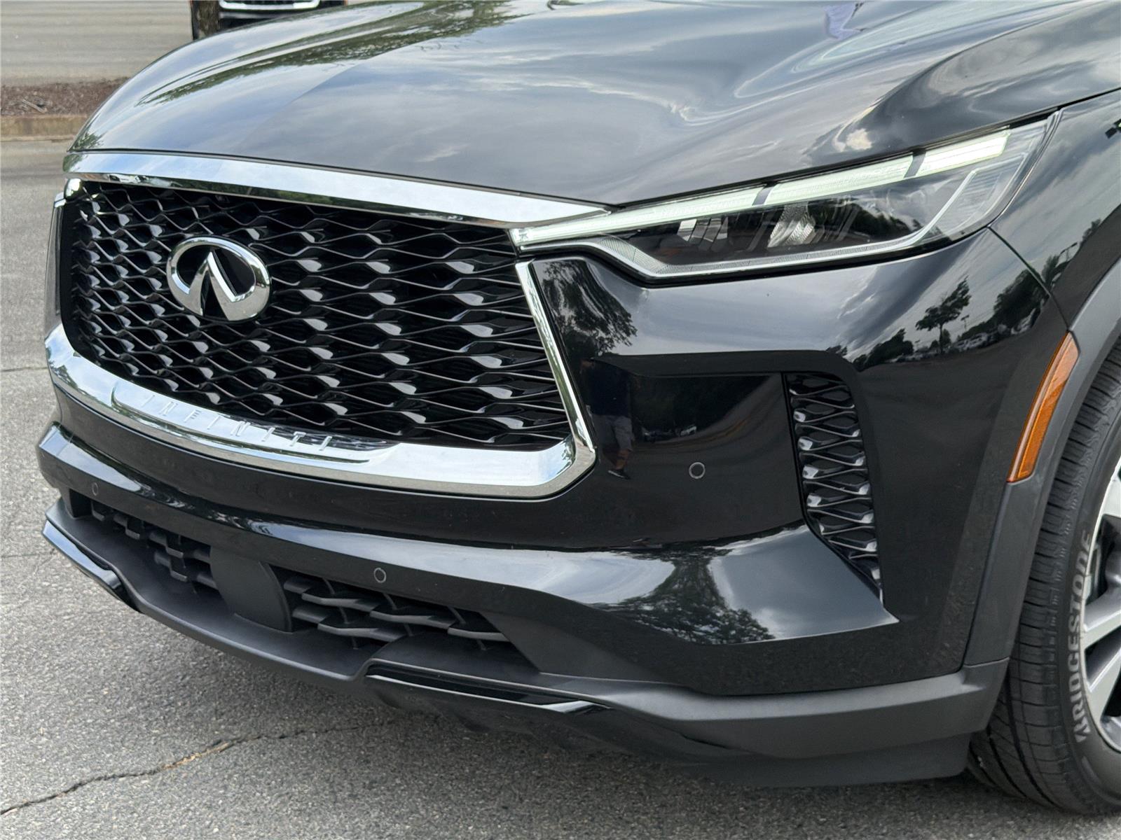 Certified Used 2024 Mineral Black INFINITI LUXE image 34