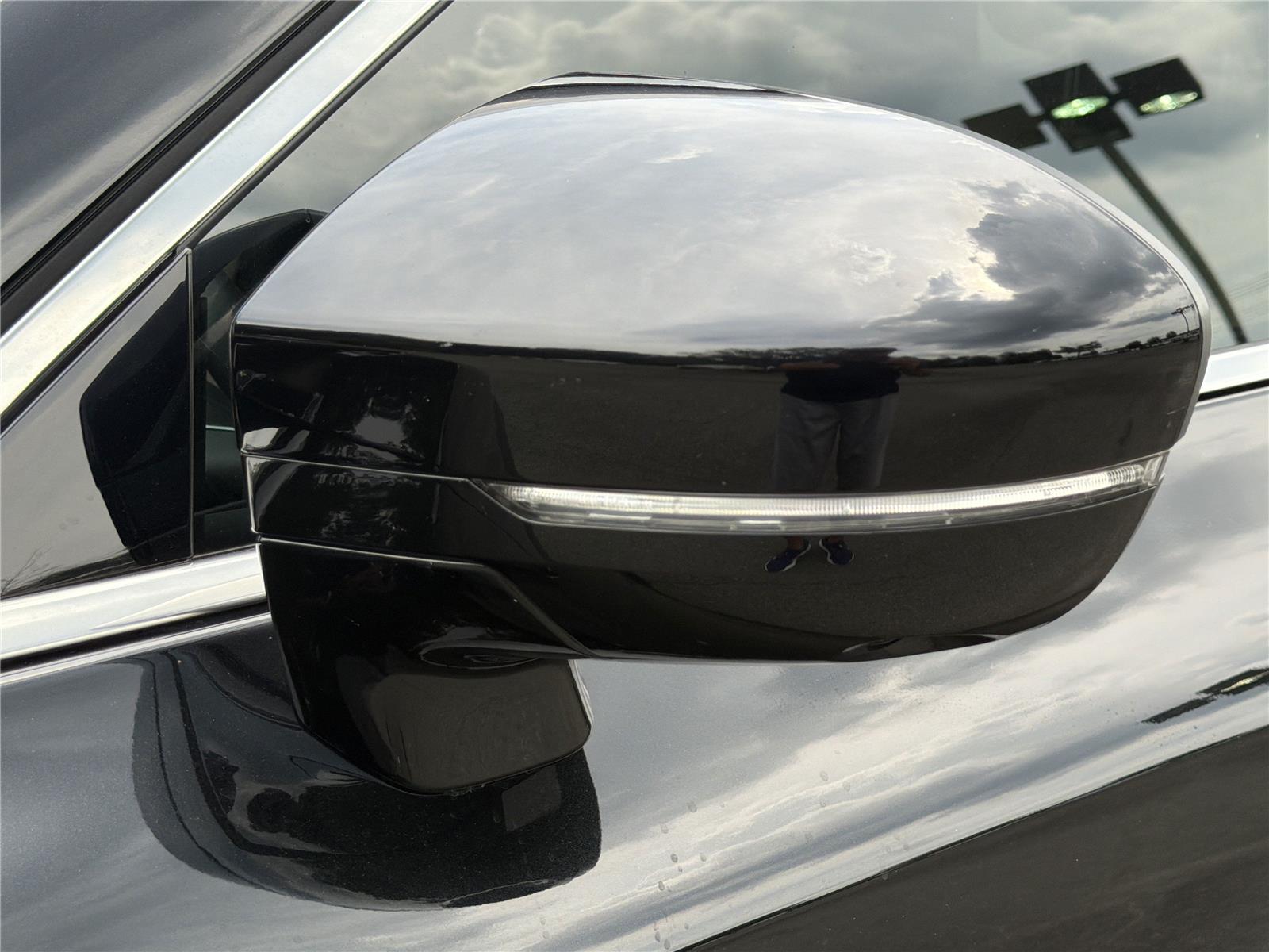 Certified Used 2024 Mineral Black INFINITI LUXE image 36