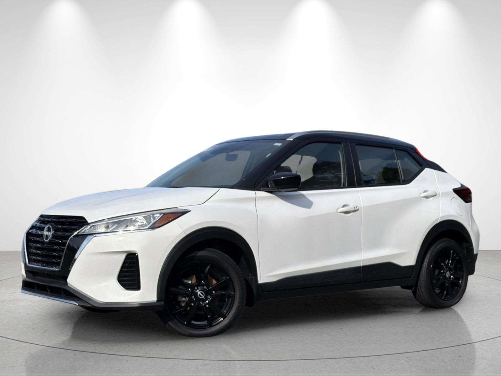 Aspen White Tricoat/Super Black 2023 Nissan Kicks SUV / Crossover Front-Wheel Drive Continuously Variable Transmission