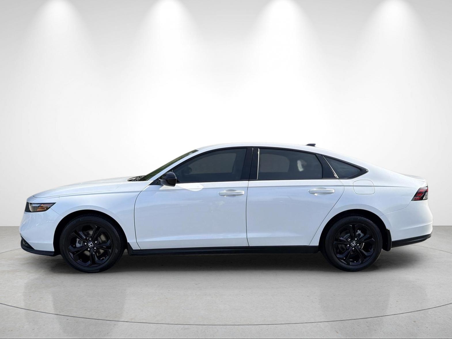 Used 2025 Platinum White Pearl Honda SE image 2