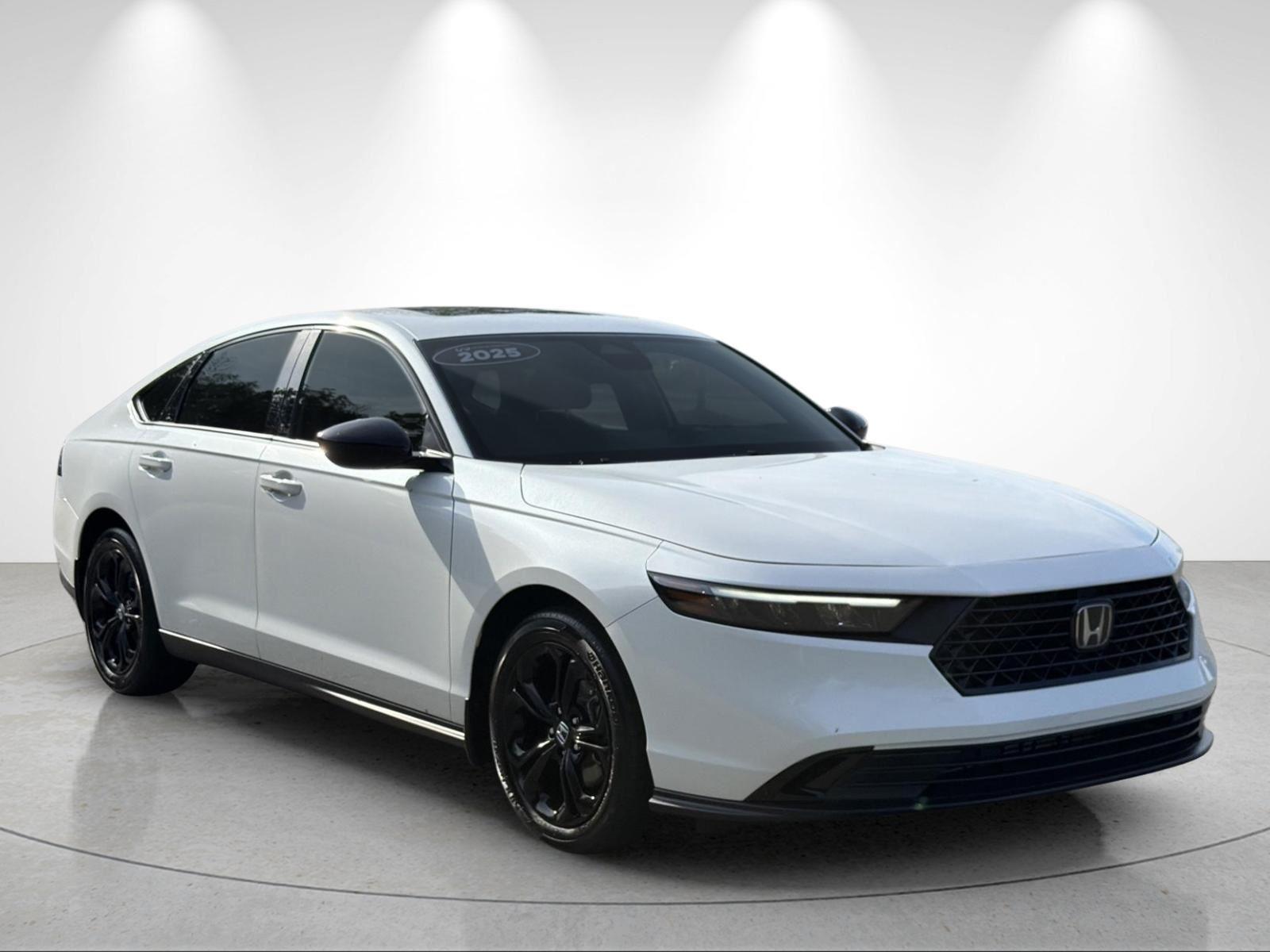 Used 2025 Platinum White Pearl Honda SE image 7