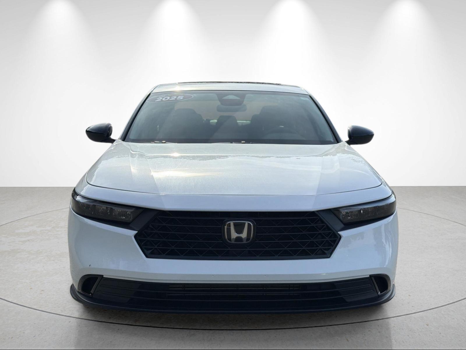 Used 2025 Platinum White Pearl Honda SE image 8