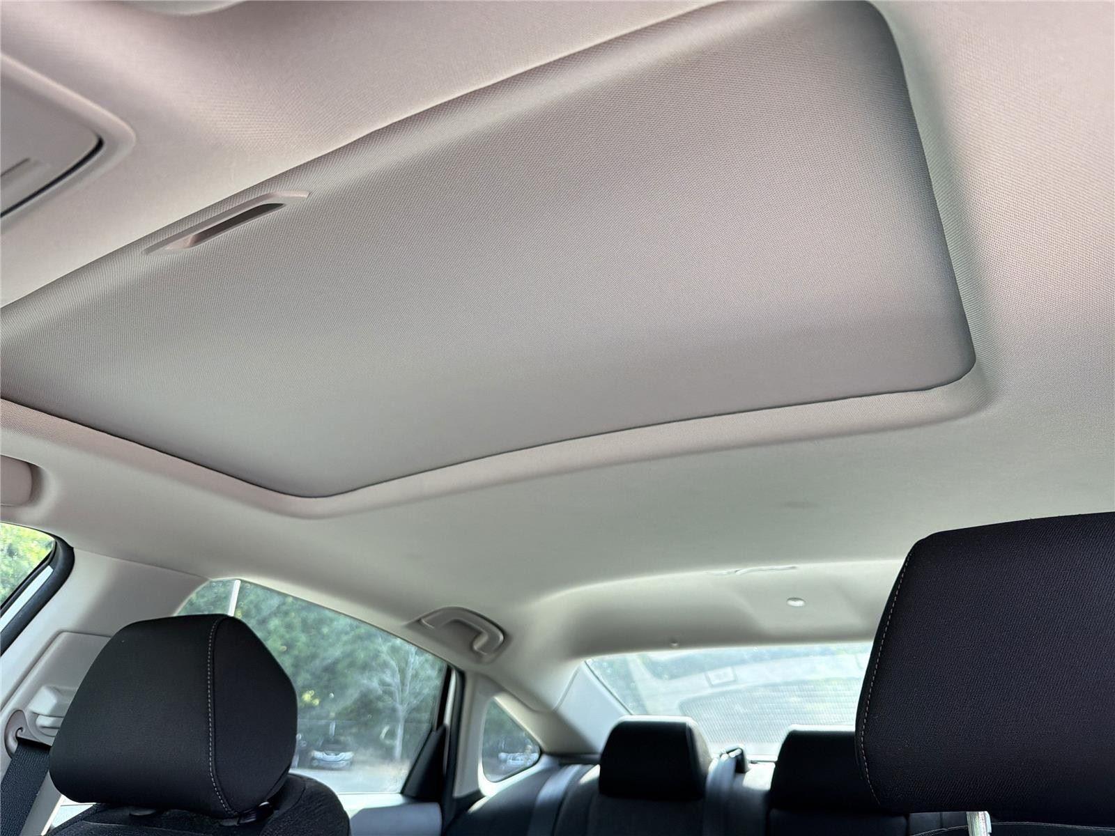 Used 2025 Platinum White Pearl Honda SE image 11