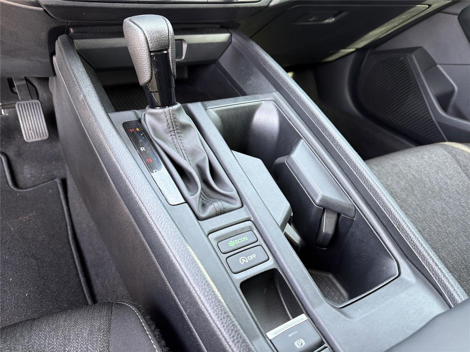 Used 2025 Platinum White Pearl Honda SE image 19