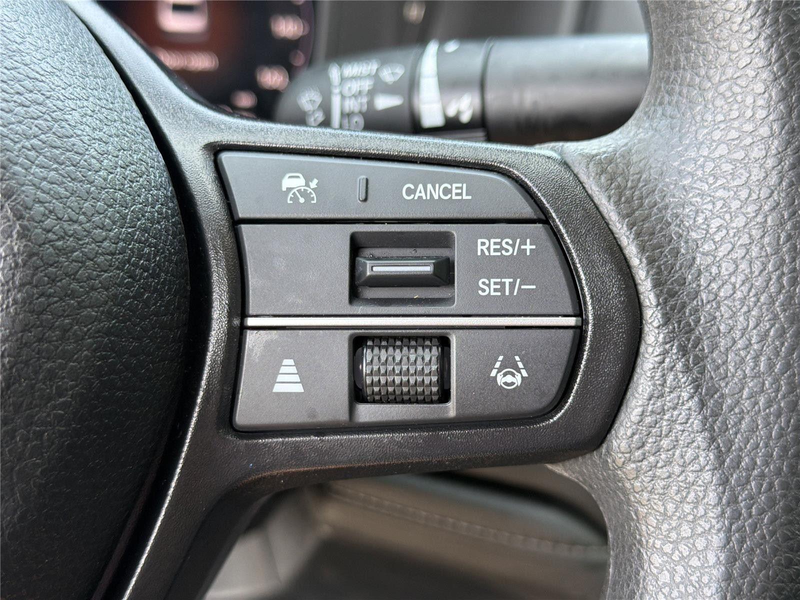 Used 2025 Platinum White Pearl Honda SE image 21