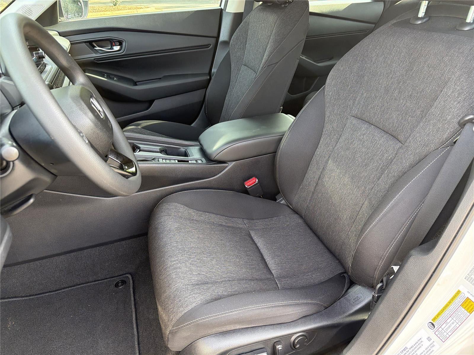 Used 2025 Platinum White Pearl Honda SE image 28