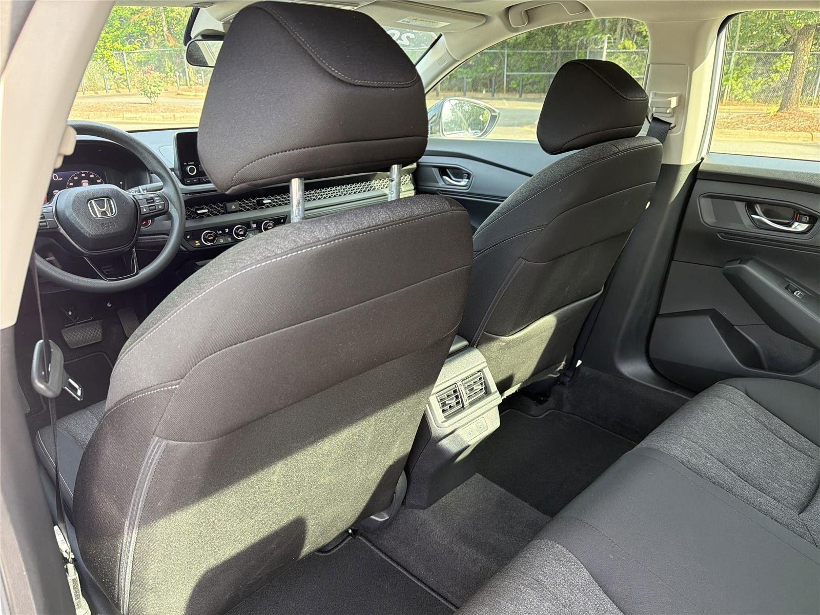Used 2025 Platinum White Pearl Honda SE image 30