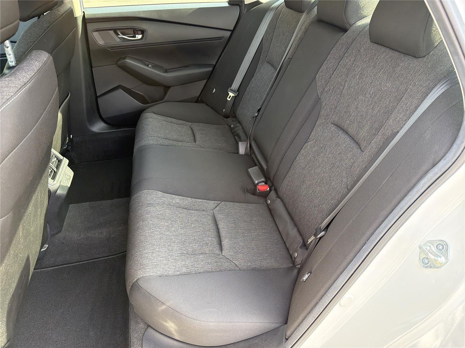 Used 2025 Platinum White Pearl Honda SE image 31