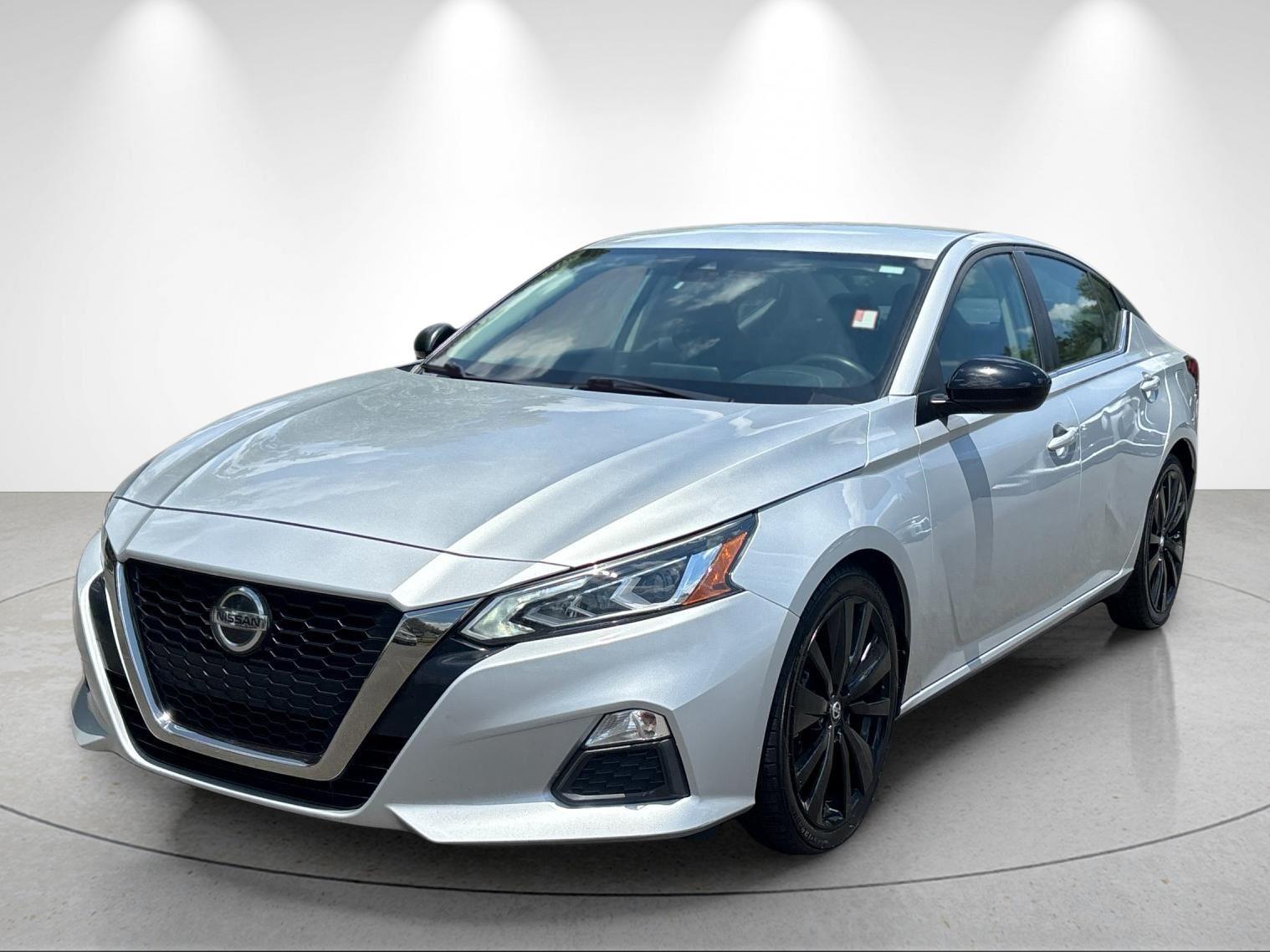Brilliant Silver Metallic 2022 Nissan Altima Sedan Front-Wheel Drive Continuously Variable Transmission