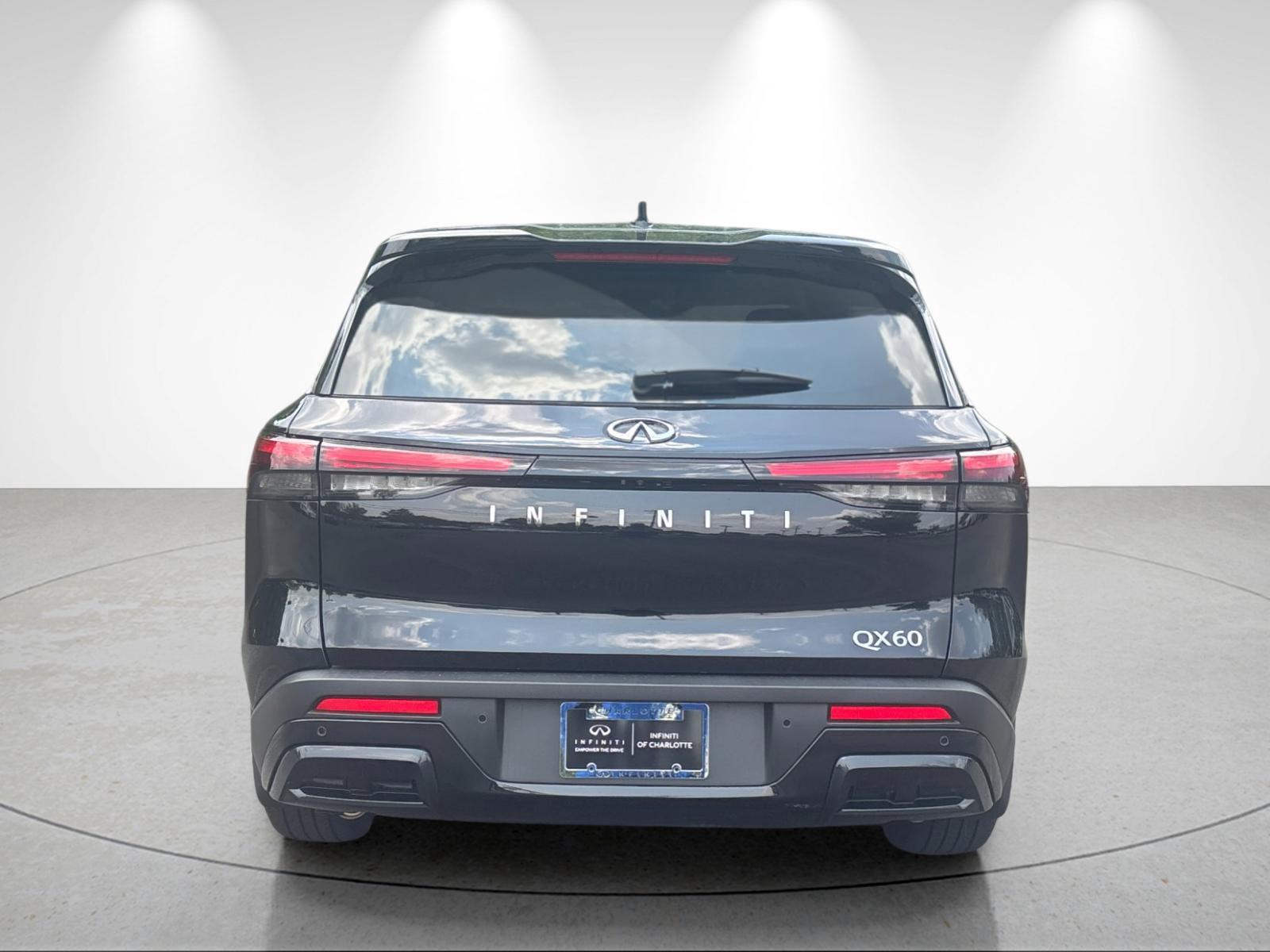Certified Used 2025 Mineral Black INFINITI PURE image 4