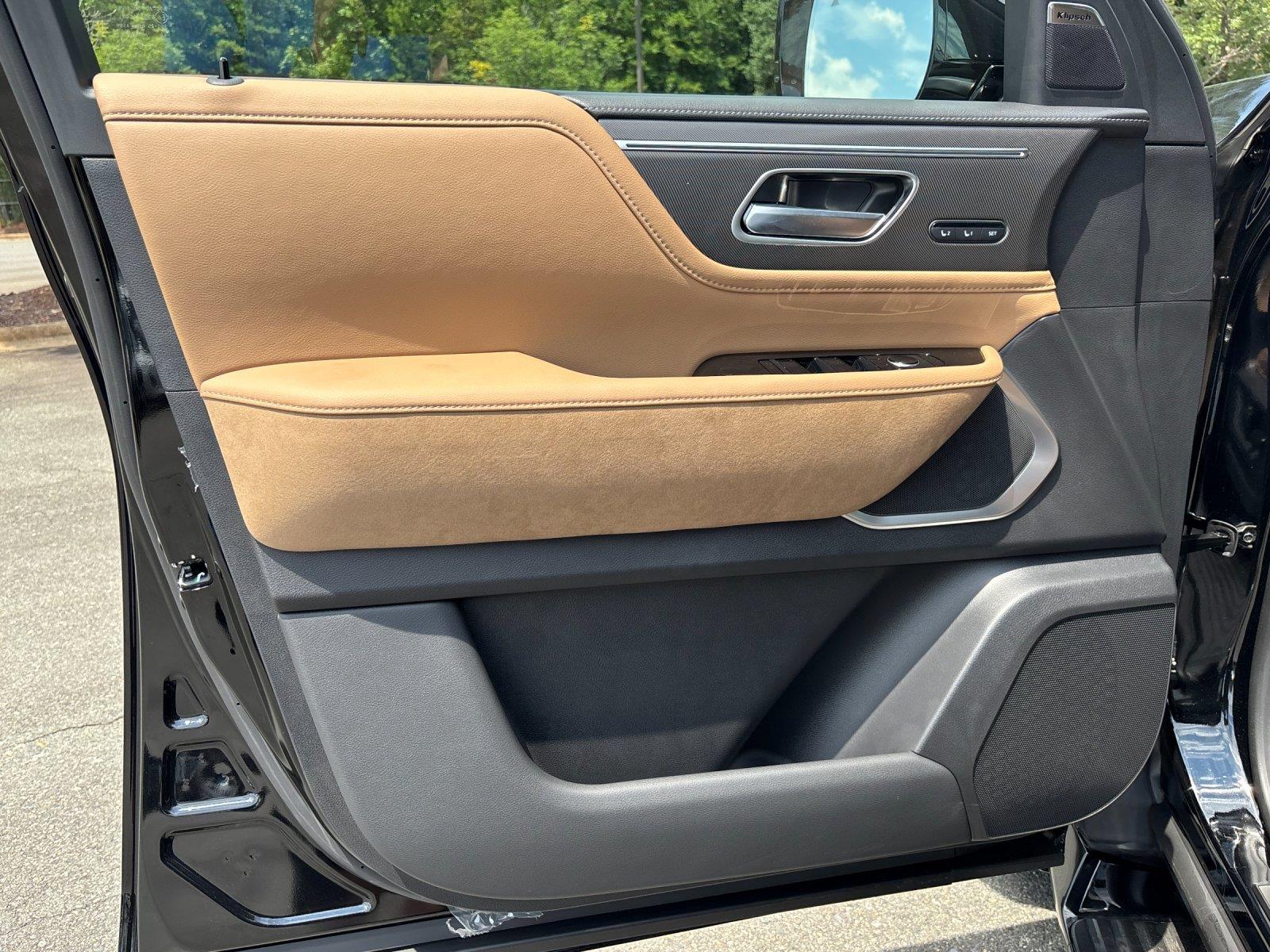 New 2027 Black Obsidian INFINITI LUXE image 13