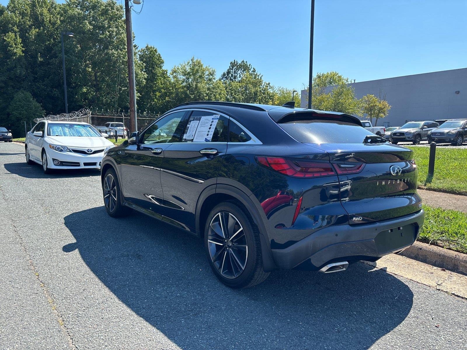 View vehicle photo 3