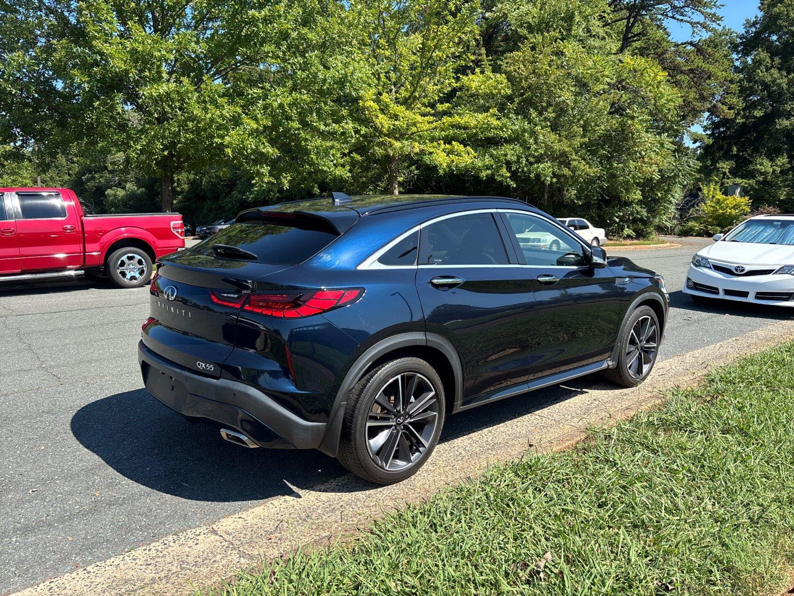 View vehicle photo 5