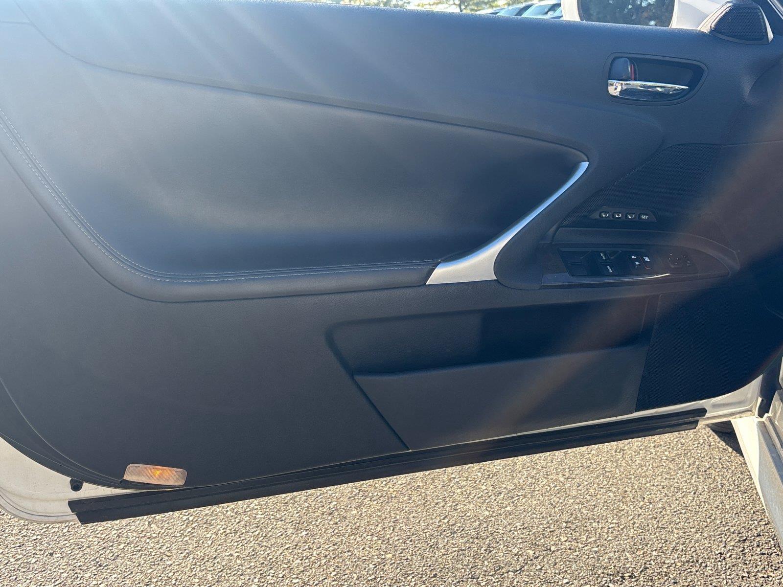 Used 2013 Starfire Pearl Lexus Base image 13