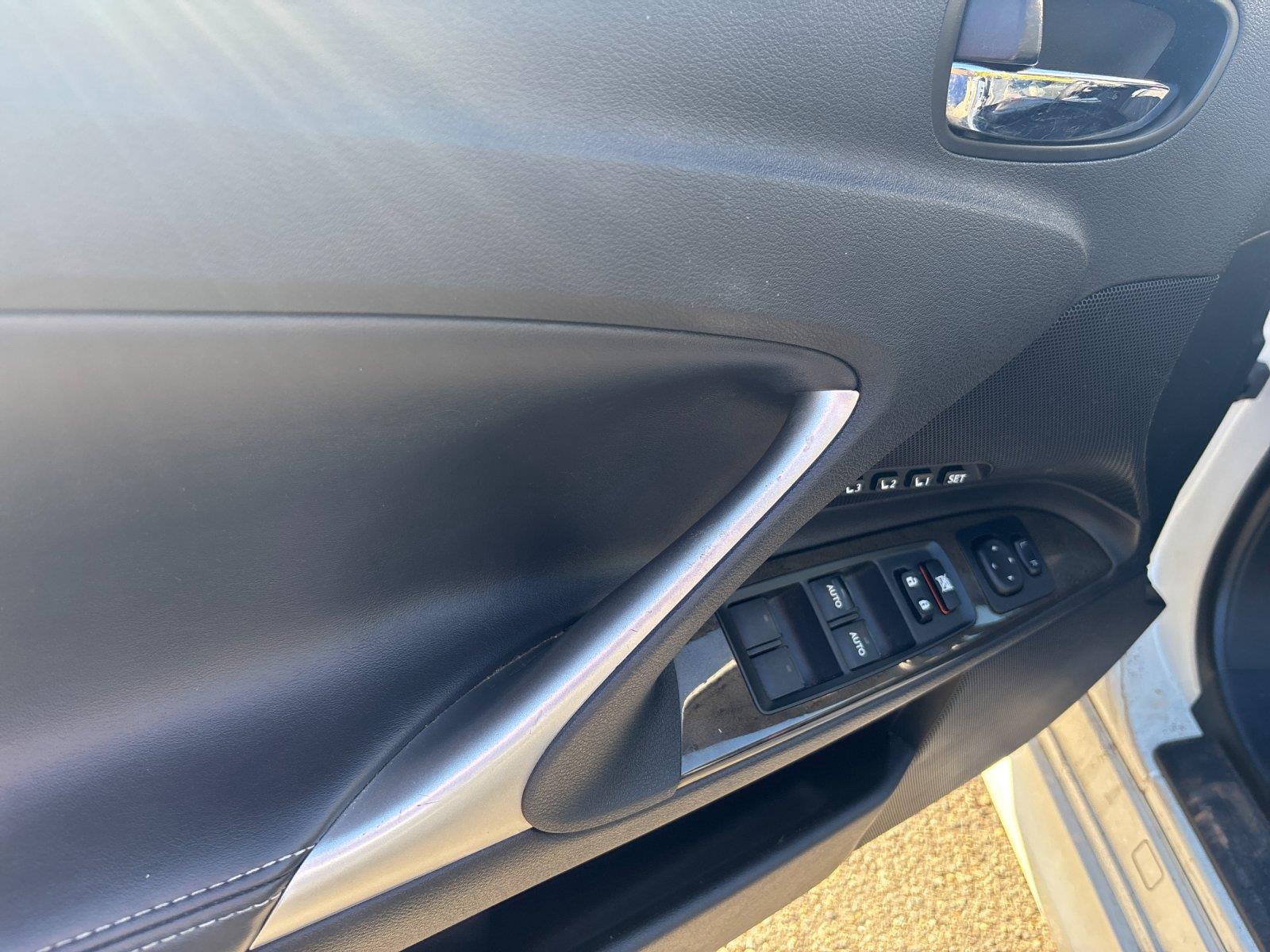 Used 2013 Starfire Pearl Lexus Base image 14