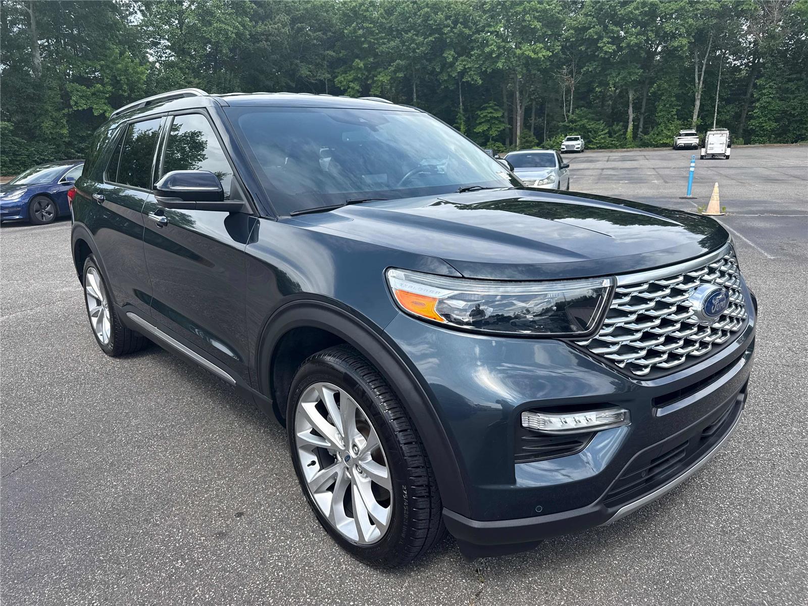 View vehicle photo 4
