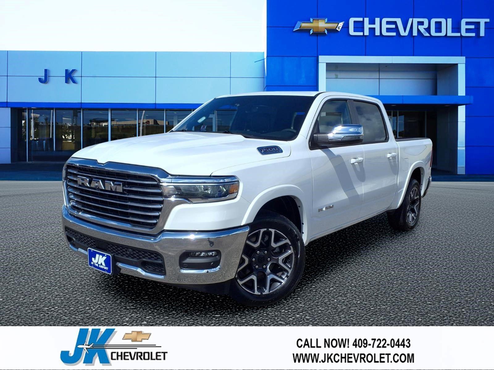 Bright White Clearcoat 2026 RAM 1500 Pickup Truck Four-Wheel Drive 8-Speed Automatic