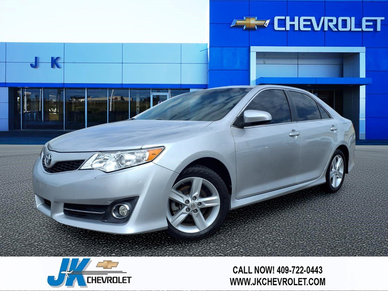 Classic Silver Metallic 2014 Toyota Camry Sedan Front-Wheel Drive Automatic