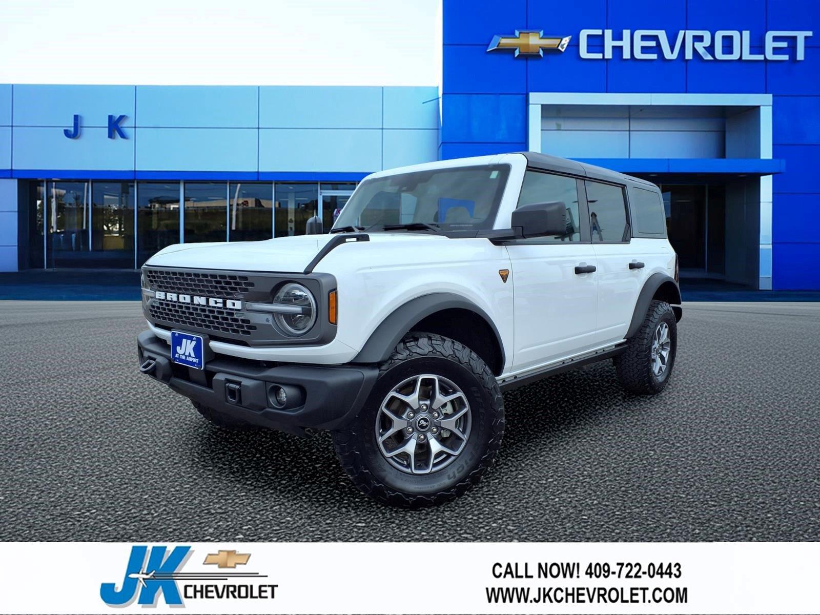 Oxford White 2025 Ford Bronco SUV / Crossover Four-Wheel Drive 7-Speed Manual